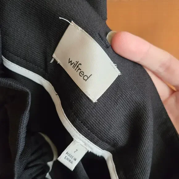 Aritzia Paperbag Shorts Wilfred Tie Waist High Rise 2 Black Pocket Bottom Short - Picture 6 of 7